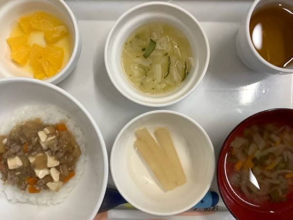《離乳食後期》昼食は、麻婆大根丼です。