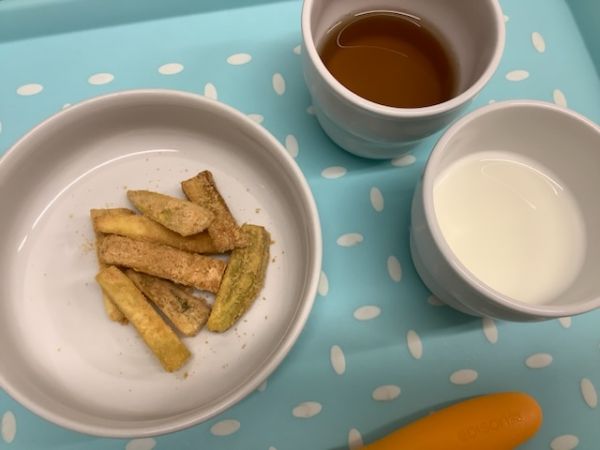 《常食》《アレルギー除去食》おやつは、大学きなこです。