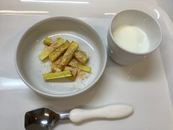 《常食》おやつは、大学きなこです。