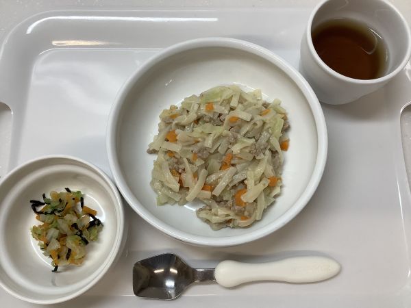 昼食は、焼きうどんです。《常食》