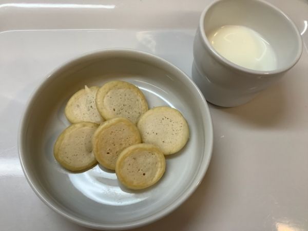 《常食》おやつは、ヨーグルトパンケーキです。