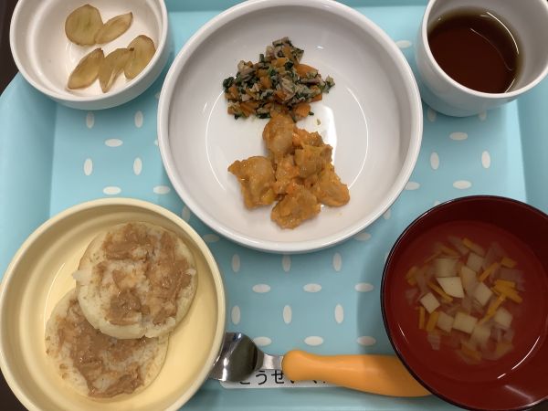 鶏肉のオーロラソース和えです《アレルギー除去食》