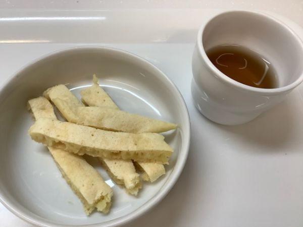 《離乳食後期》おやつは、パンケーキです。