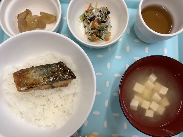 さばの蒲焼ごはんです《アレルギー除去食》