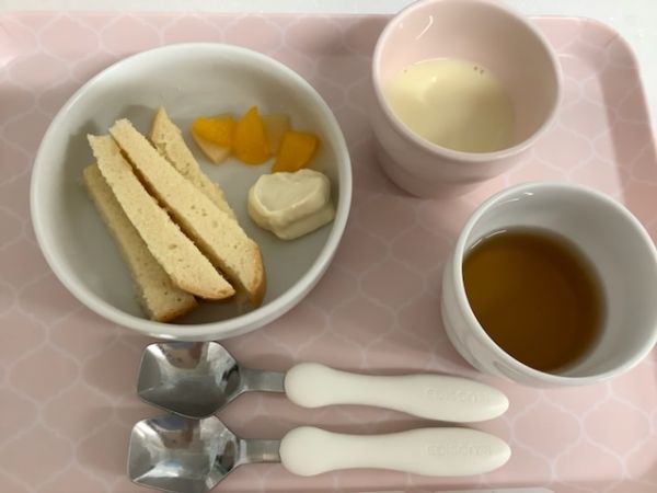 《常食》《アレルギー除去食》おやつは、誕生日ケーキです。