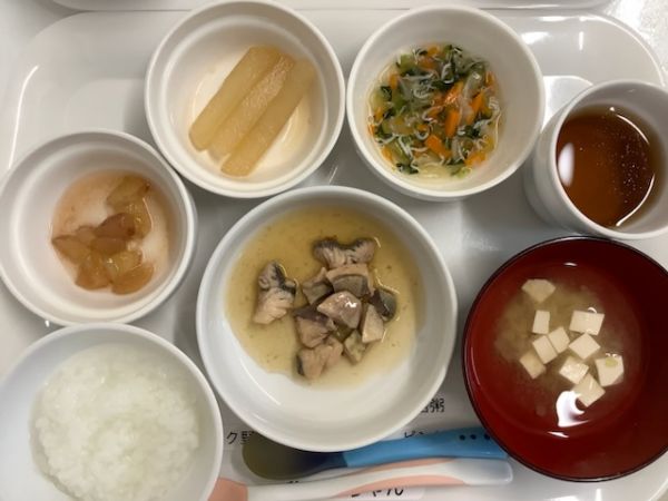 《離乳食後期》昼食は、鯖の煮付けです。