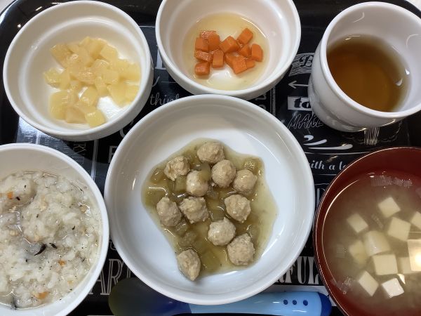 鶏ひき肉となすの煮物です《中期B》