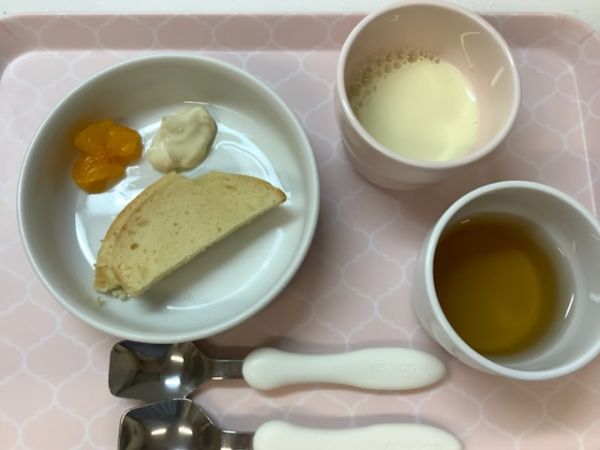 《常食》《アレルギー除去食》おやつは、お誕生日ケーキです。
