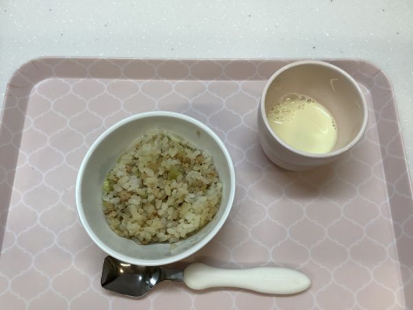 おやつアレルギー除去食さつまいもとひき肉の混ぜごはん