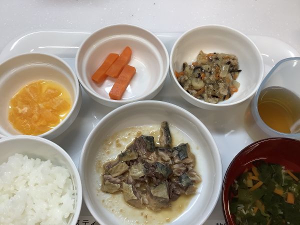昼食は、さばのみそ煮です。《後期》