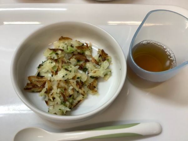 《離乳食後期》おやつは、じゃがいもとブロッコリーのガレットです。