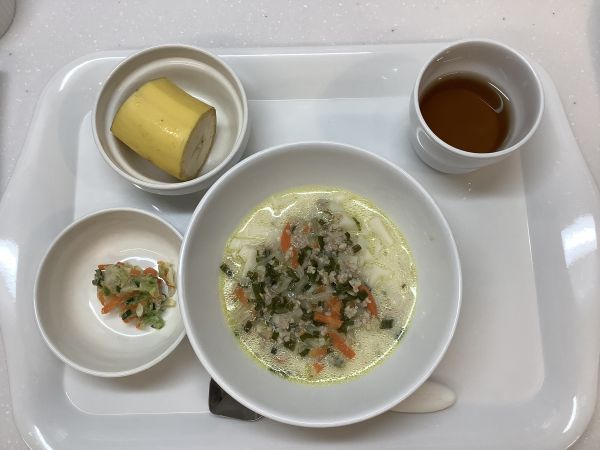 今日の給食豆乳坦々うどん