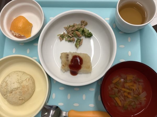 かじきのムニエルトマトソースです《アレルギー除去食》