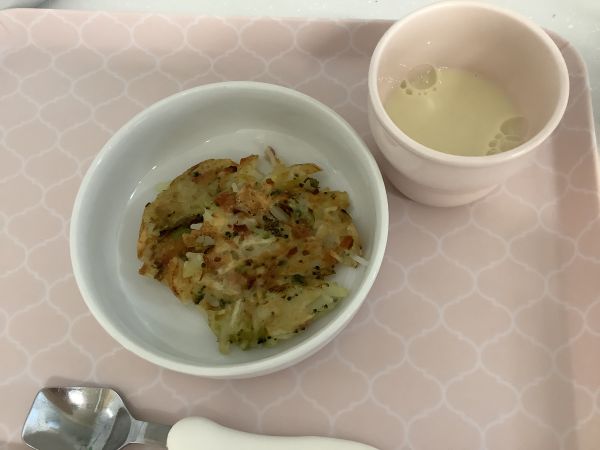 じゃがいもとブロッコリーのガレットです《アレルギー除去食》