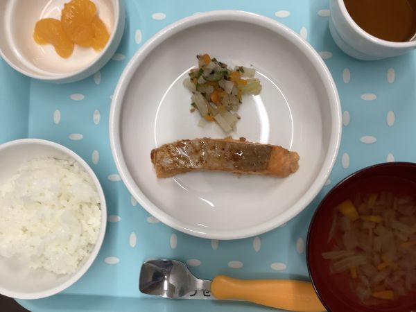 鮭の西京焼きです《アレルギー除去食》