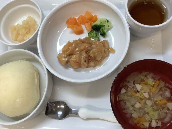 しめじと鶏肉のトマトクリーム煮です《常食》