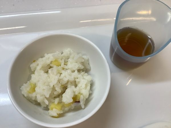 《離乳食後期》おやつは、さつまいもごはんです
