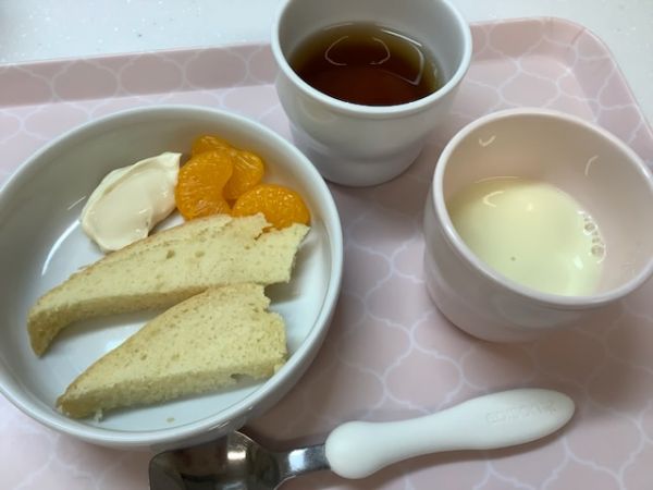 《アレルギー除去食》おやつは、誕生日ケーキです。