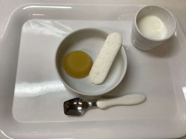 おやつは、オレンジゼリーです。《常食》