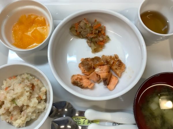 《離乳食完了期》昼食は、鮭の魚田です。