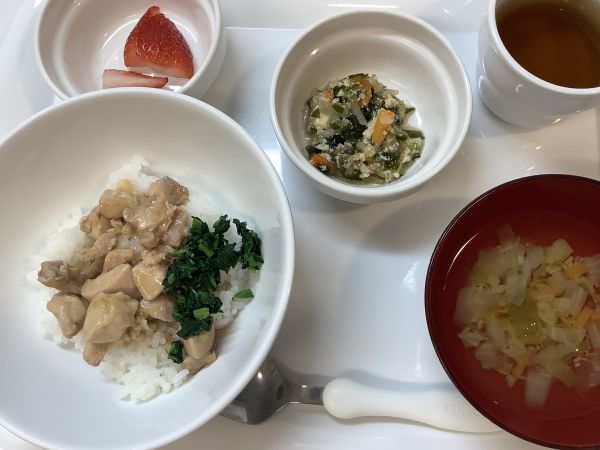 焼き鶏丼です《常食》