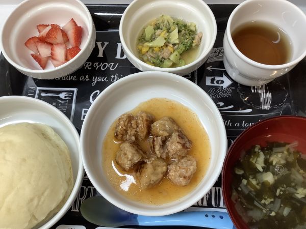 煮込みハンバーグです《中期B》