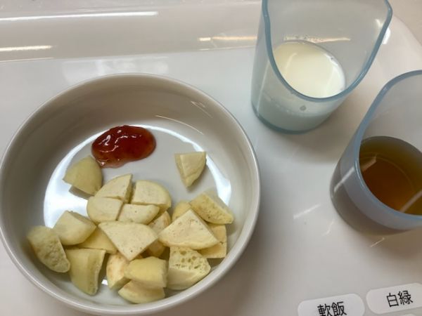 《離乳食完了期》おやつは、パンケーキです。