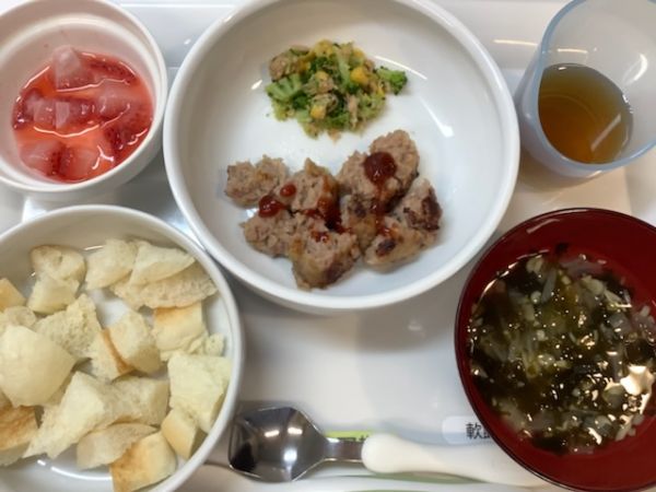 《離乳食完了期》昼食は、ハンバーグです