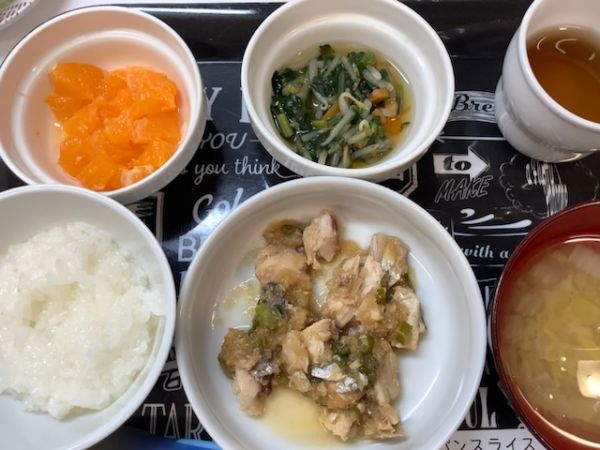 《中期B》昼食は、鯖のみぞれ煮です。