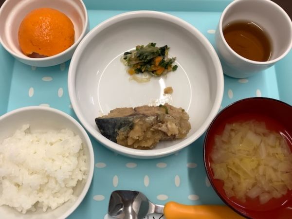 《常食》《アレルギー除去食》昼食は、鯖のみぞれ煮です。