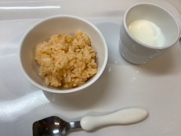 《常食》おやつは、チキンライスです。