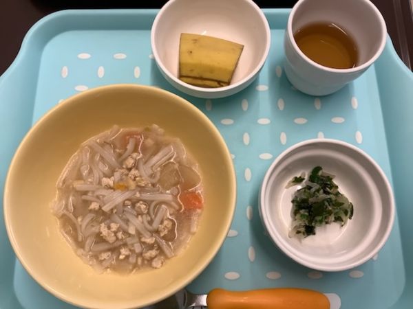 《常食》《アレルギー除去食》昼食は、みそフォーです。