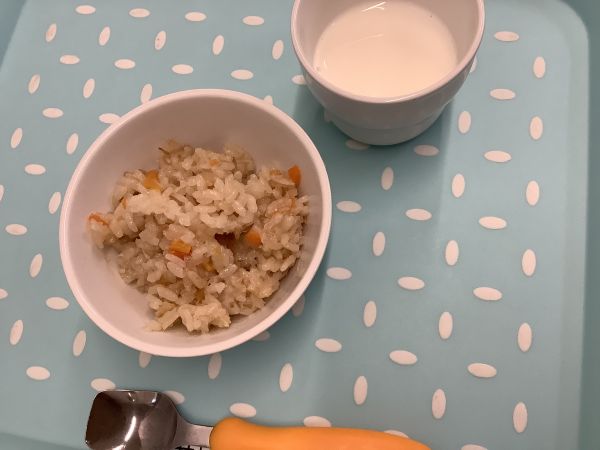 えのきとツナの炊き込みご飯です《アレルギー除去食》