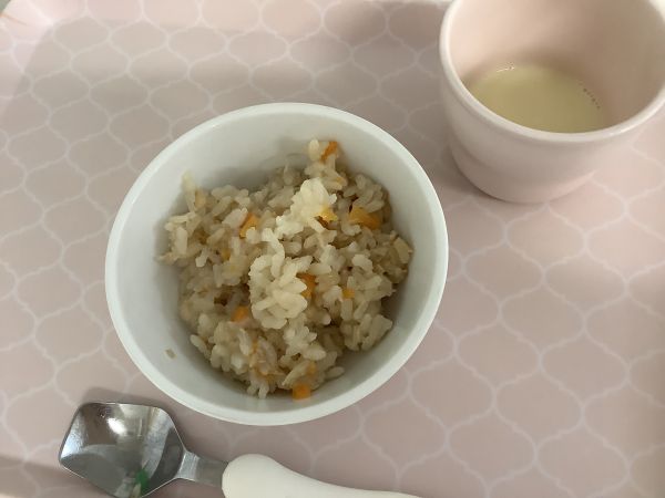 えのきとツナの炊き込みご飯です《アレルギー除去食》