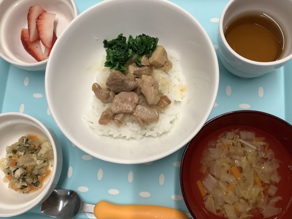 焼き鶏丼です《アレルギー除去食》