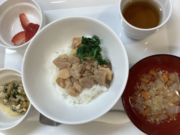 焼き鶏丼です《常食》