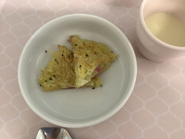 さつまいもとチーズのガレットです《アレルギー除去食》