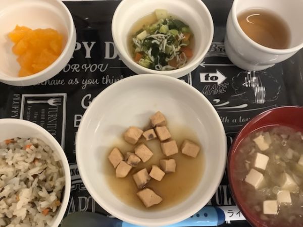 《中期B》昼食は、かじきの煮付けです。