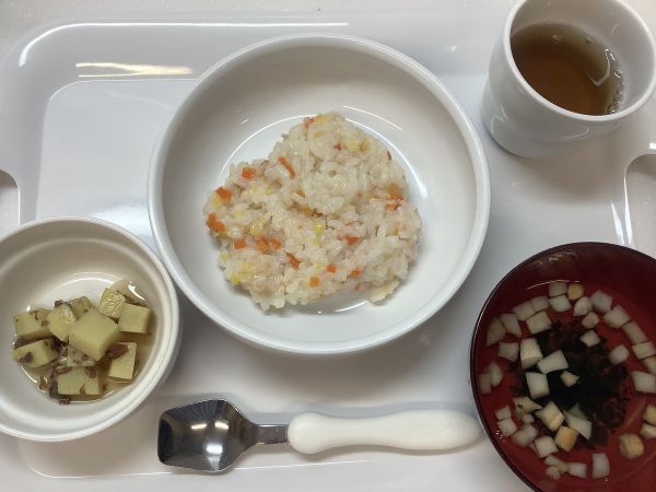 昼食は、ツナリゾットです。《常食》