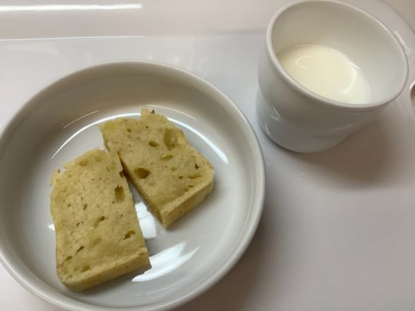 《中期B》おやつは、スイートポテトケーキです。