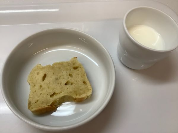 《常食》おやつは、スイートポテトケーキです。