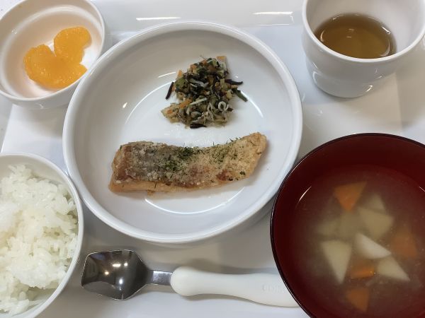 鮭の磯辺焼きです《常食》