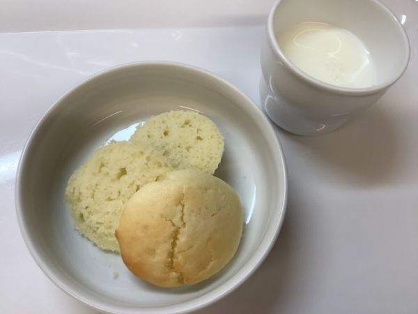 《中期B》おやつは、ヨーグルトカップケーキです。