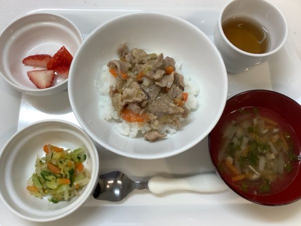 《常食》昼食は、プルコギ丼です。