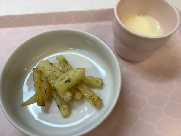 《常食》《アレルギー》おやつは、のりコンソメポテトフライです。