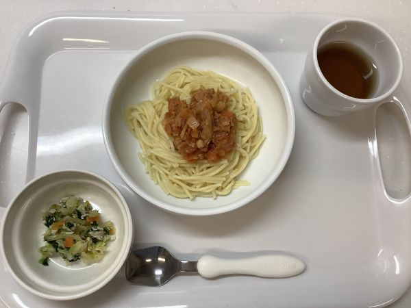 《常食》昼食は、ツナトマトスパゲティです。