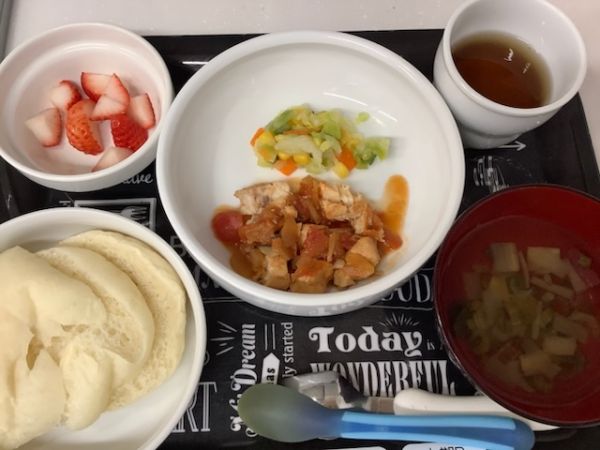 《中期B》昼食は、かじきのみそトマト煮です。