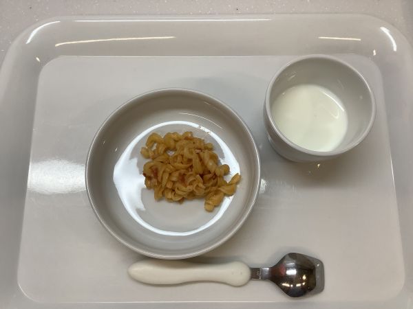 おやつ常食、離乳食中期Bベーコンとマカロニのケチャップチーズ炒め