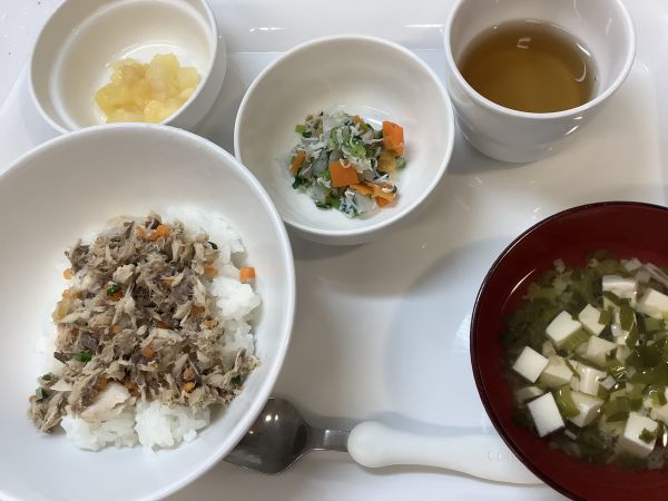 さばのそぼろ丼です《常食、中期B》