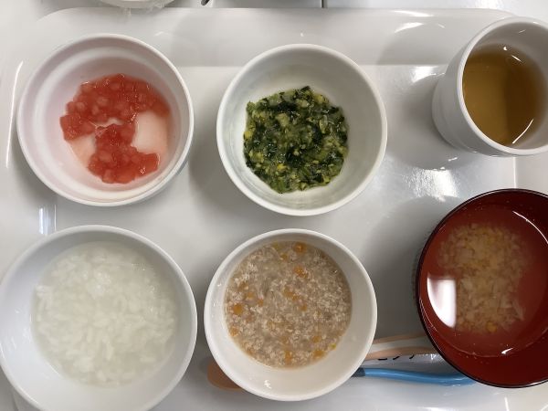 《離乳食中期》鶏肉と玉ねぎ煮です。